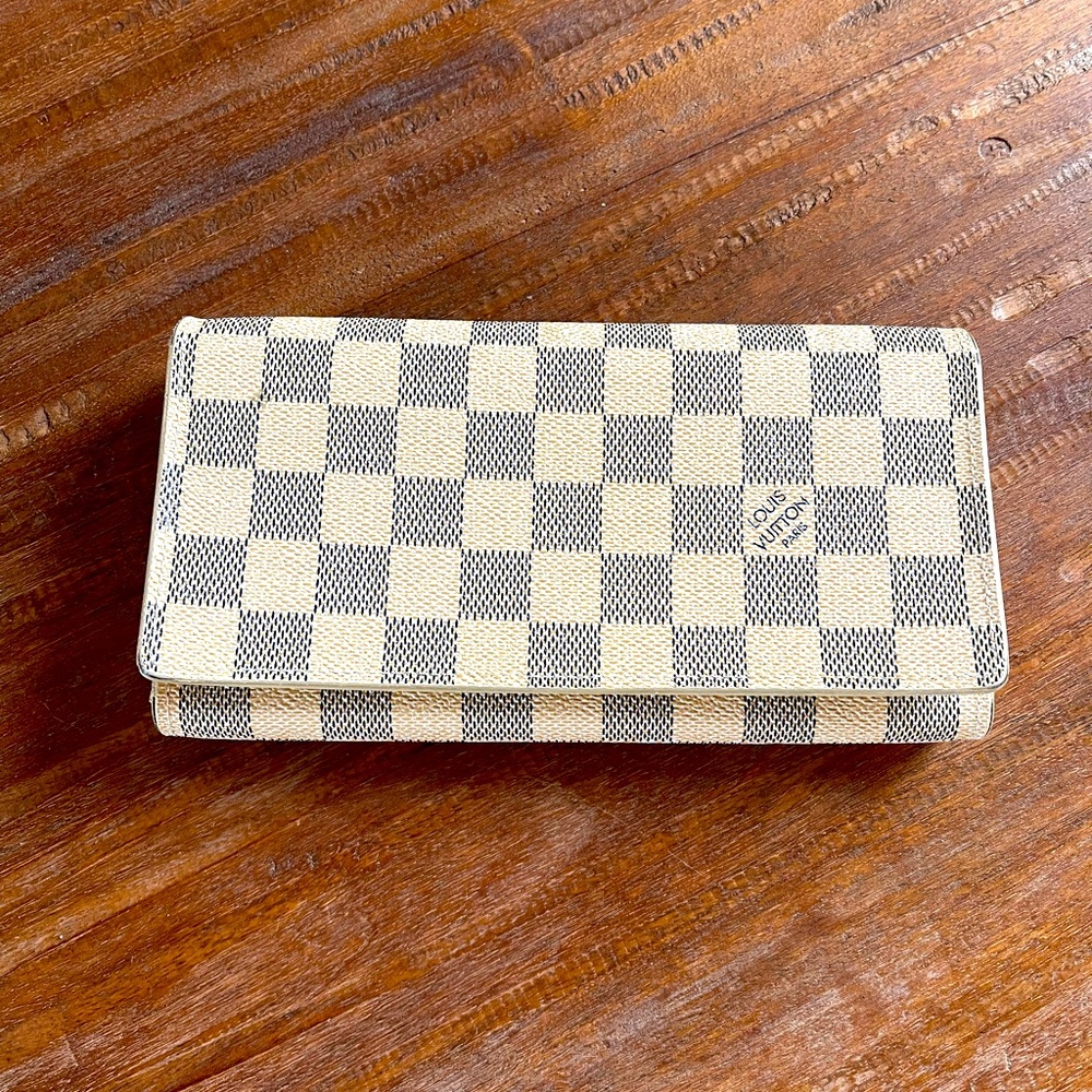 Ladies Wallet - NOT Real